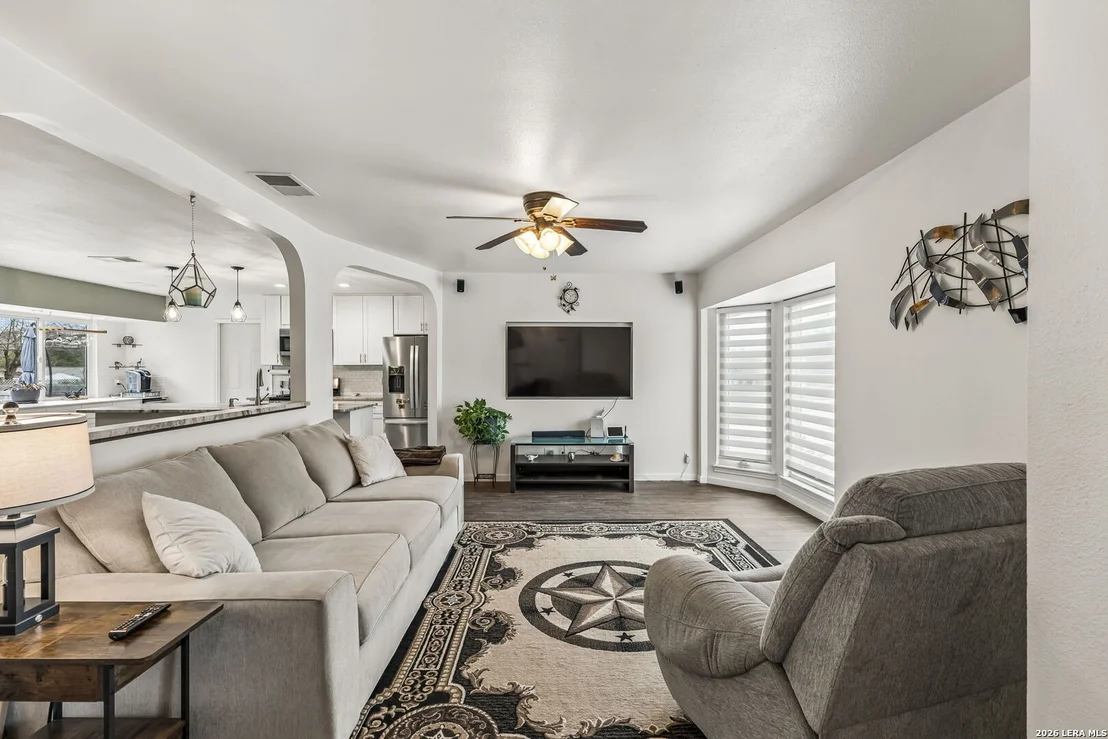 Photo of 218 Whispering Oaks