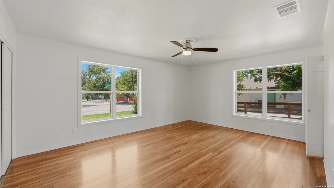 Photo of 596 WILLOW AVE
