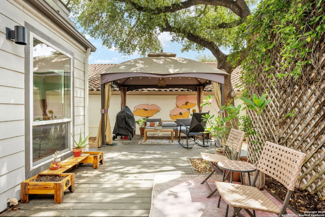 Photo of 3467 River Way
