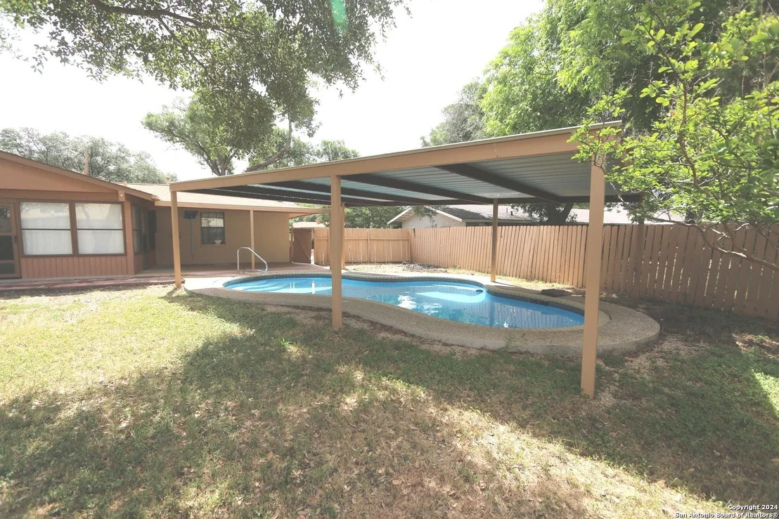 Photo of 5621 GALEWIND DR