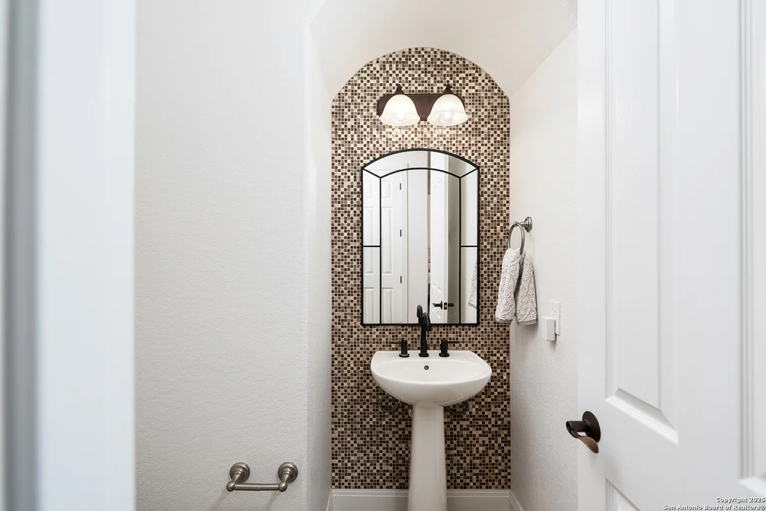 Photo of 24806 Ellesmere