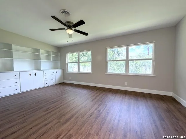 Photo of 539 Oakleaf Dr