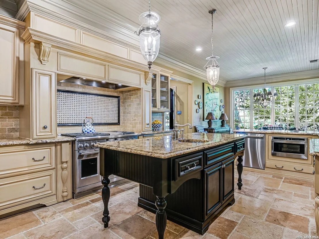Photo of 914 Moonlight Dr