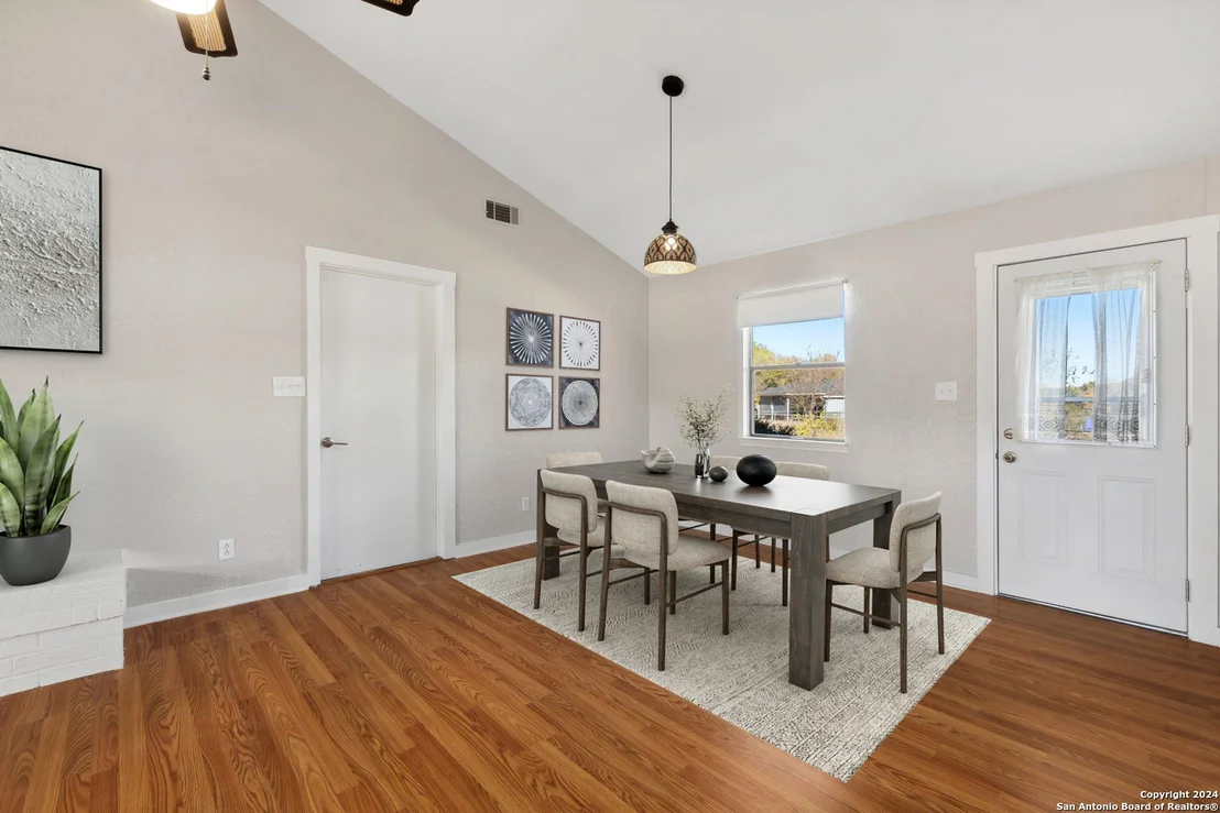 Photo of 8 ROSELAWN CIR