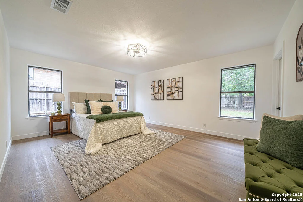 Photo of 6306 Lakewood