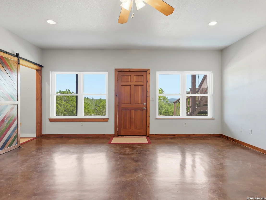 Photo of 412 Bear Springs Trl