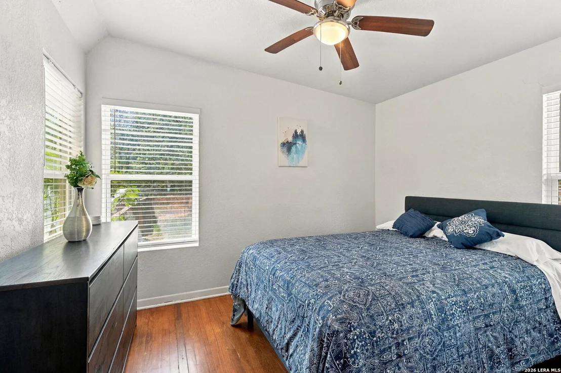 Photo of 458 Sharon Dr