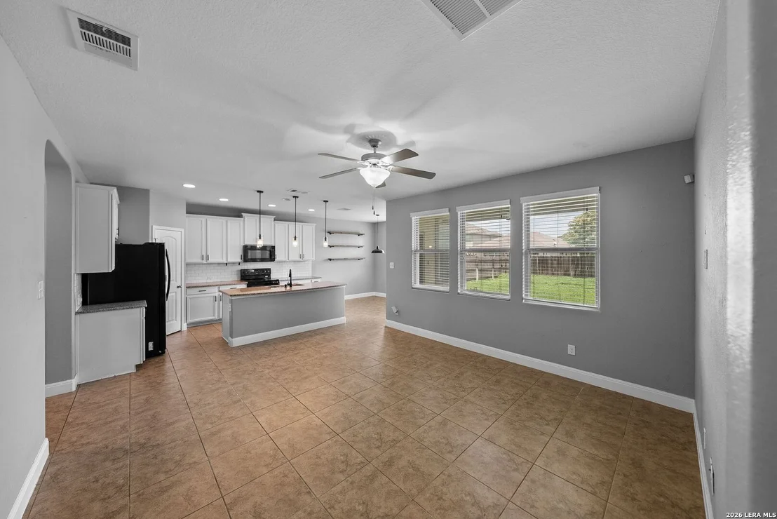 Photo of 2522 Middleground
