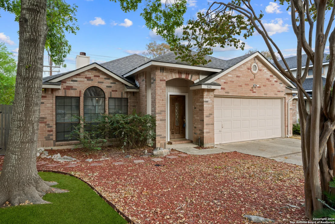 Photo of 940 Hedgestone
