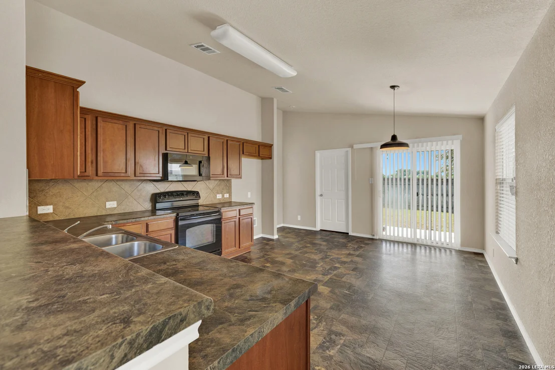 Photo of 566 BRIGGS DR