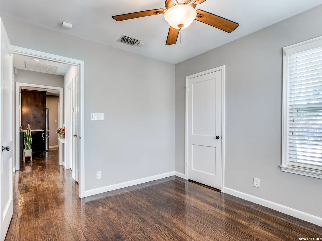 Photo of 411 Devonshire Dr