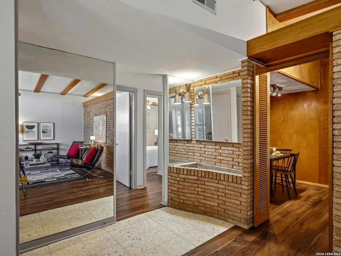 Photo of 1834 Edgehill Drive