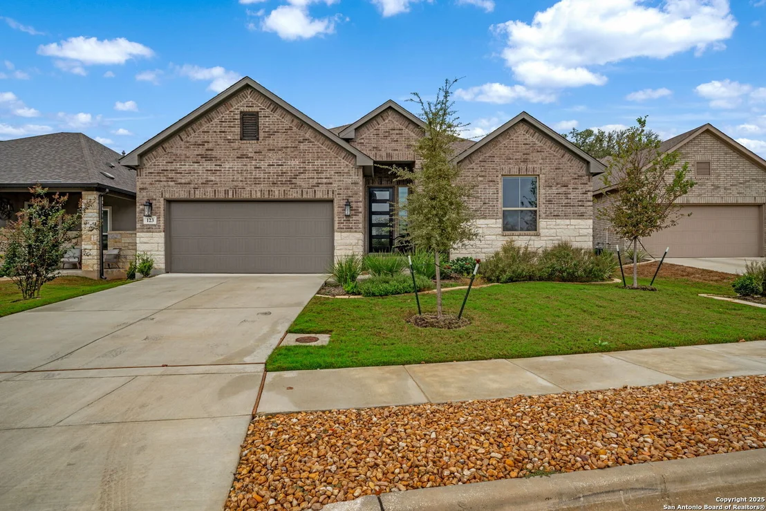 Photo of 123 Low Meadow