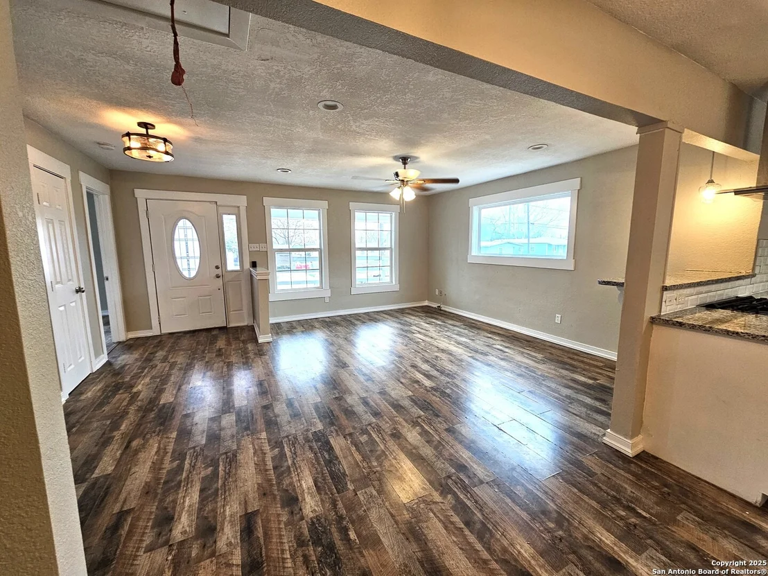 Photo of 4751 Lark