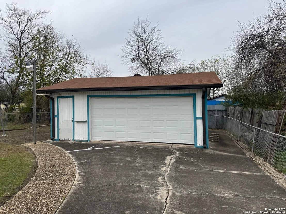 Photo of 347 Calle LA GLORIA