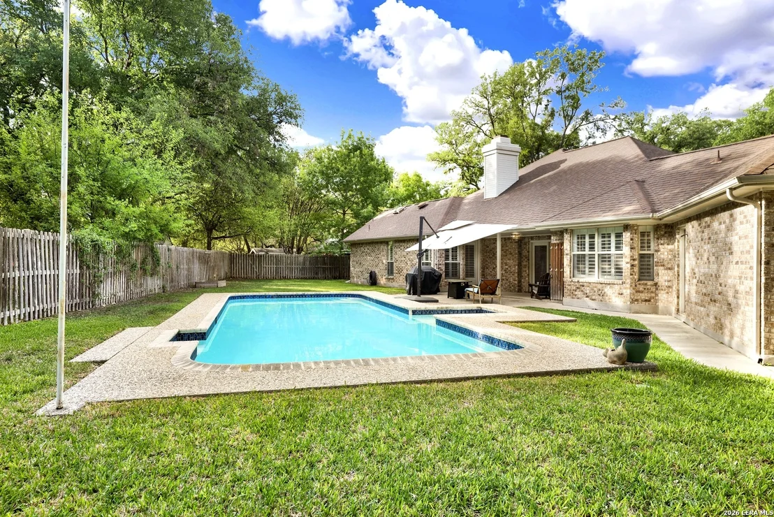 Photo of 1512 OAK TREE CIR