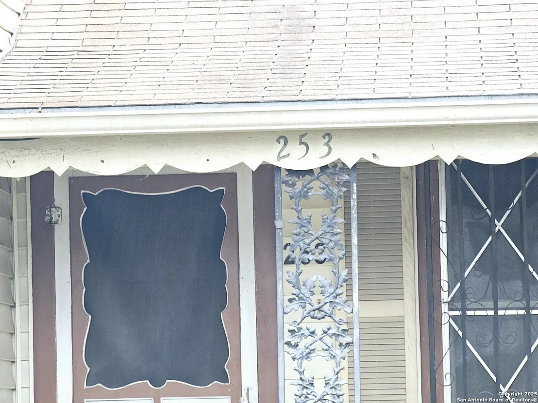 Photo of 253 Barrett