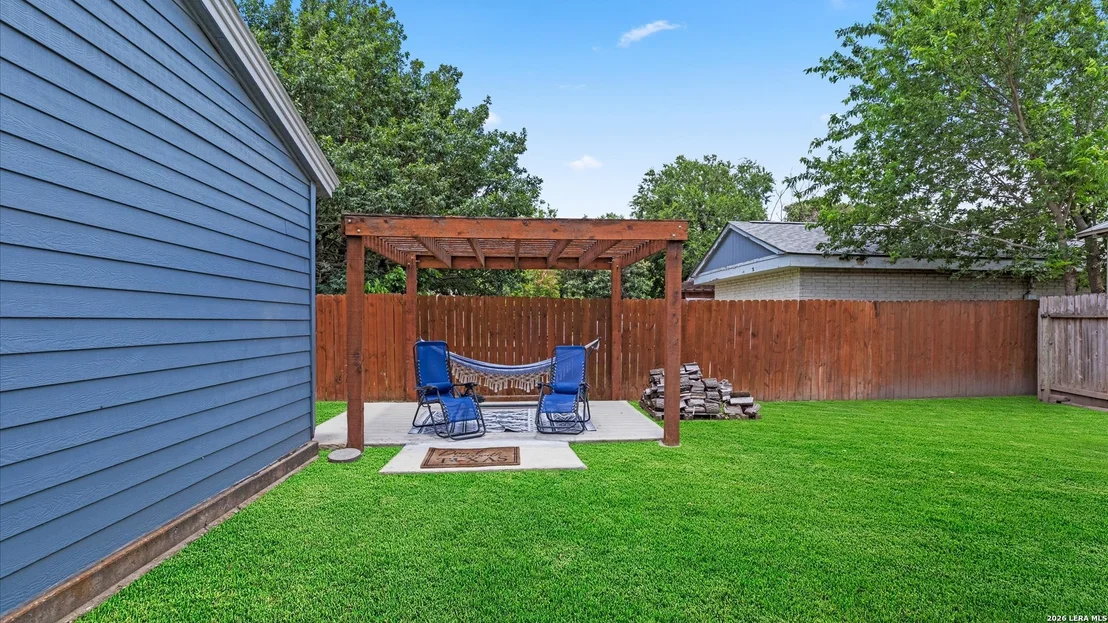 Photo of 128 RIVERVIEW RD