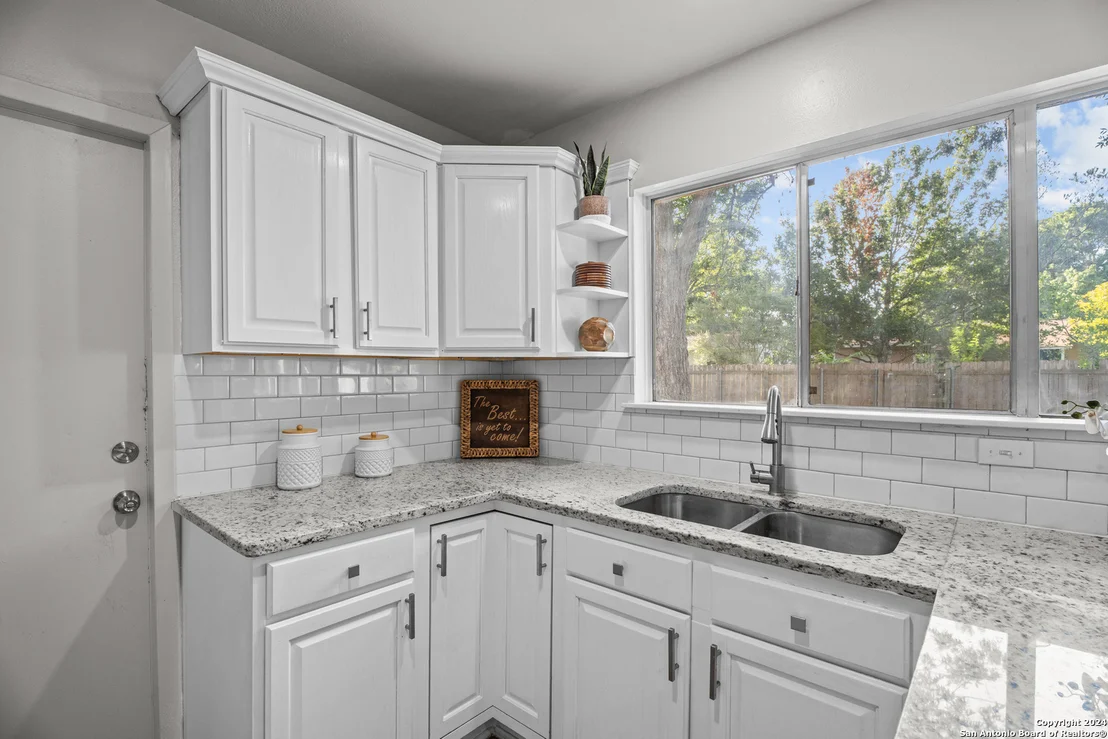 Photo of 1065 CURTISS AVE