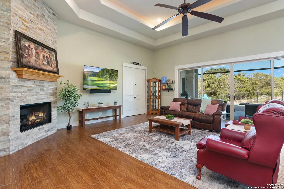 Photo of 832 oak bluff