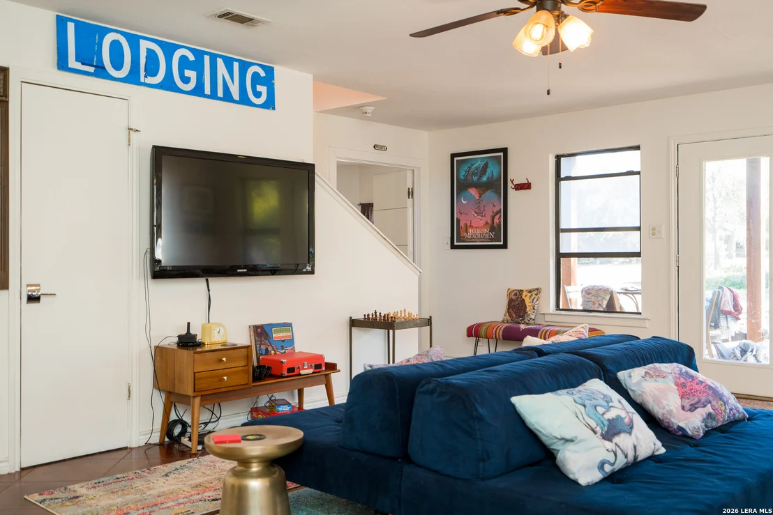 Photo of 810 Oakwood