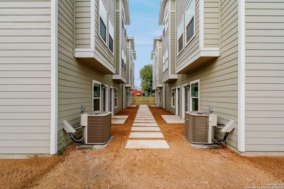 Photo of 1502 S Walters