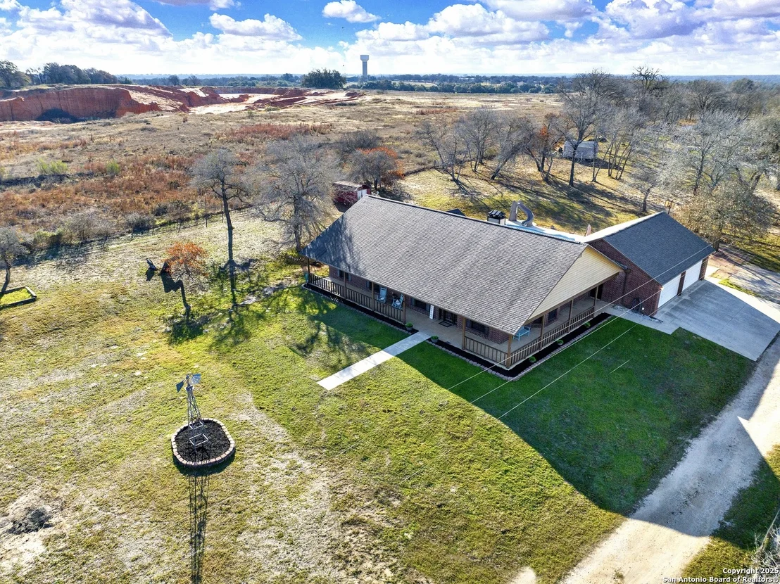 Photo of 330 TWIN OAK