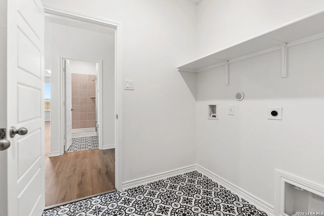 Photo of 13010 JEOPARDY AVENUE