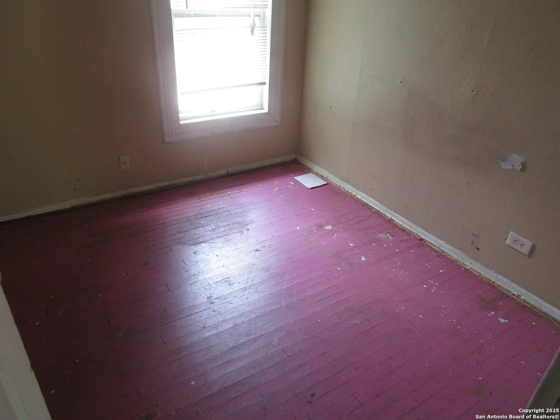 Photo of 910 La Manda
