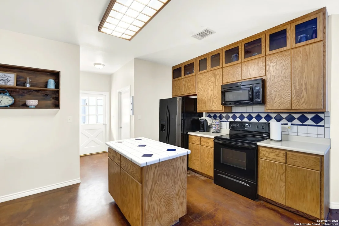 Photo of 330 TWIN OAK