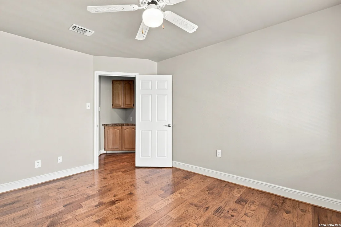 Photo of 28 COURTSIDE CIR