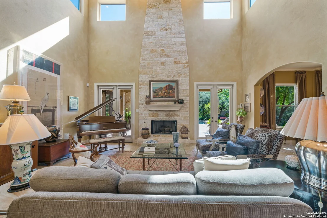 Photo of 24910 ESTANCIA CIR