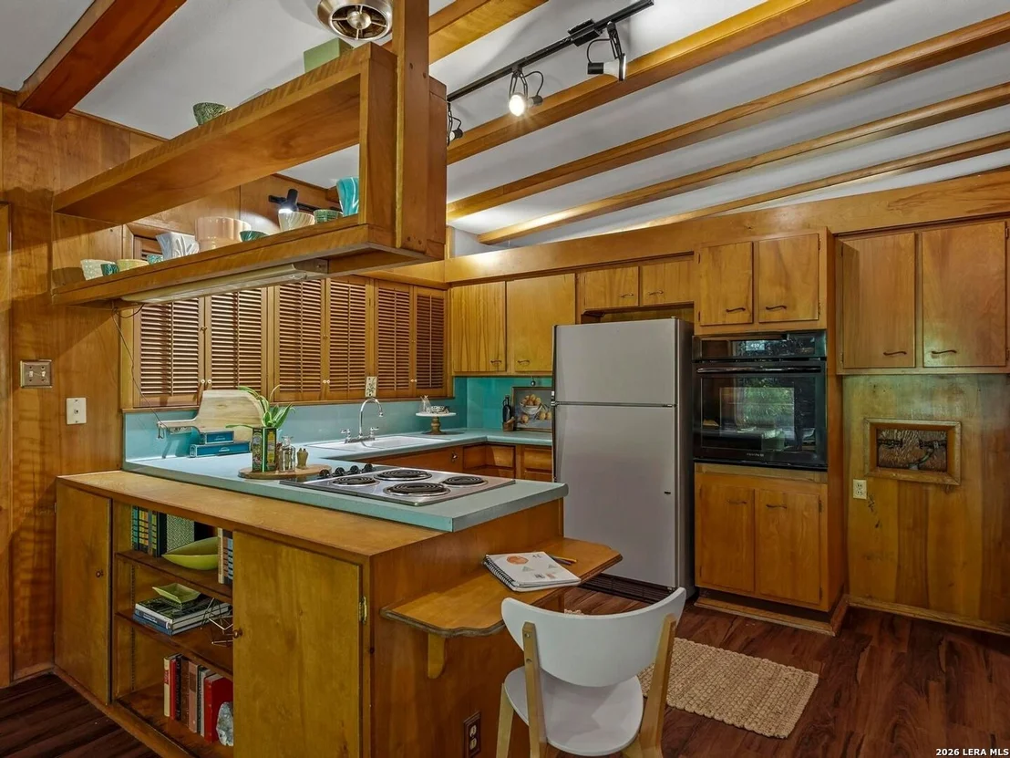 Photo of 1834 Edgehill Drive