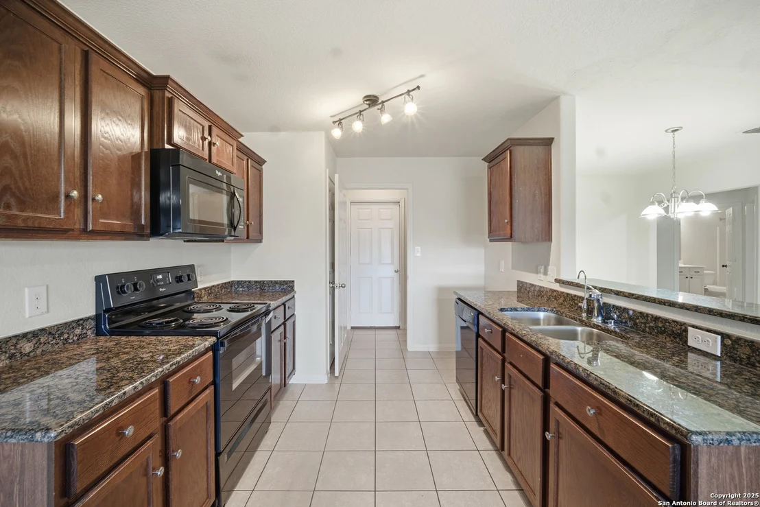 Photo of 6810 Luckey