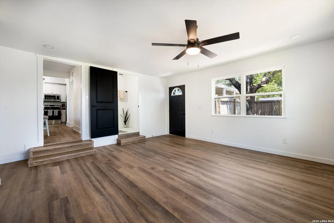 Photo of 536 Commerce St