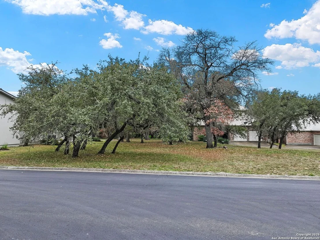 Photo of 12 GRANTHAM GLN