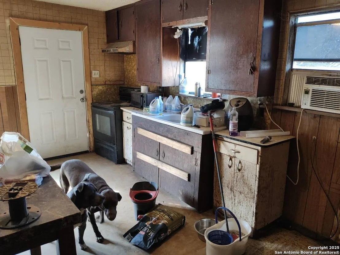 Photo of 901 Forest Oaks Dr.