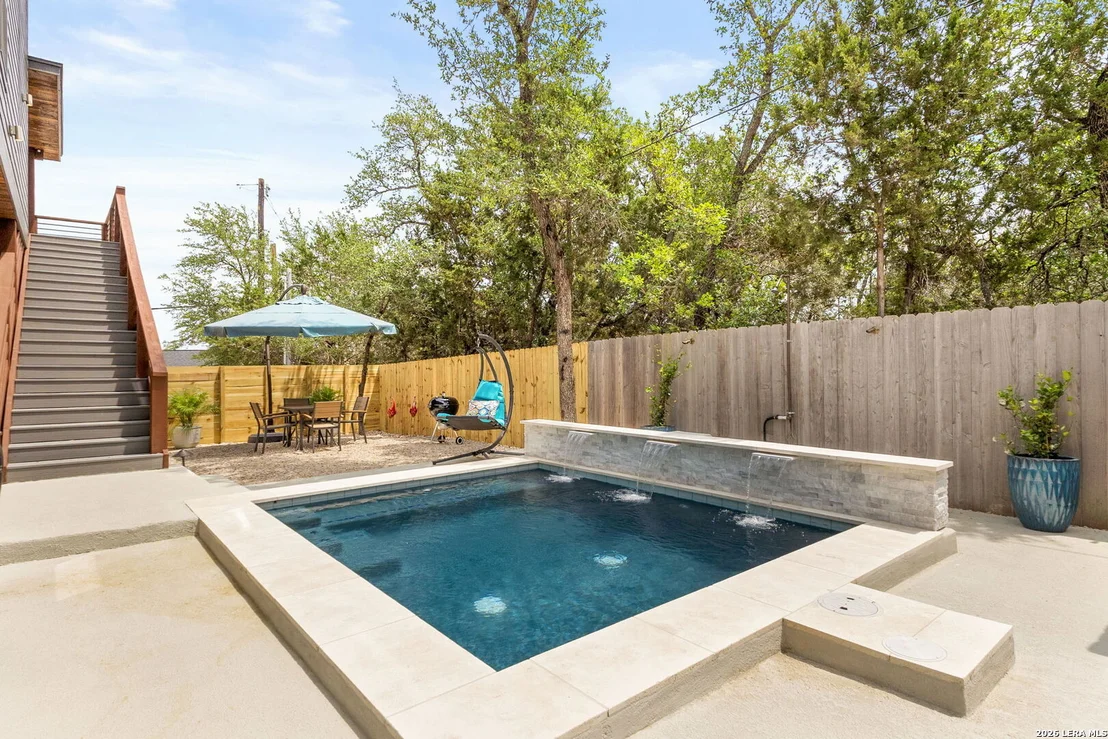Photo of 143 MOUNTAINVIEW DR