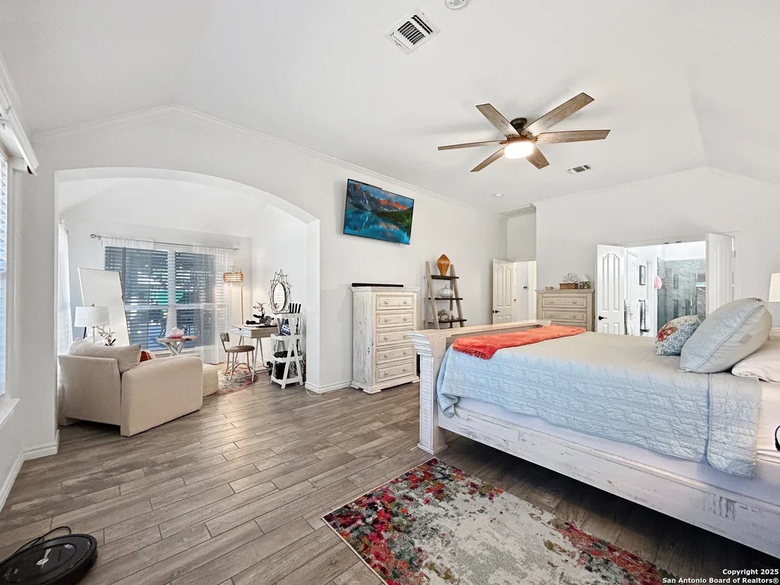 Photo of 1637 Circle Oak