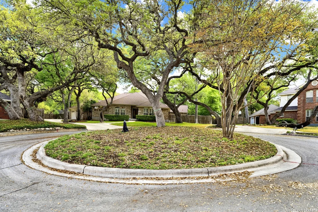 Photo of 1512 OAK TREE CIR