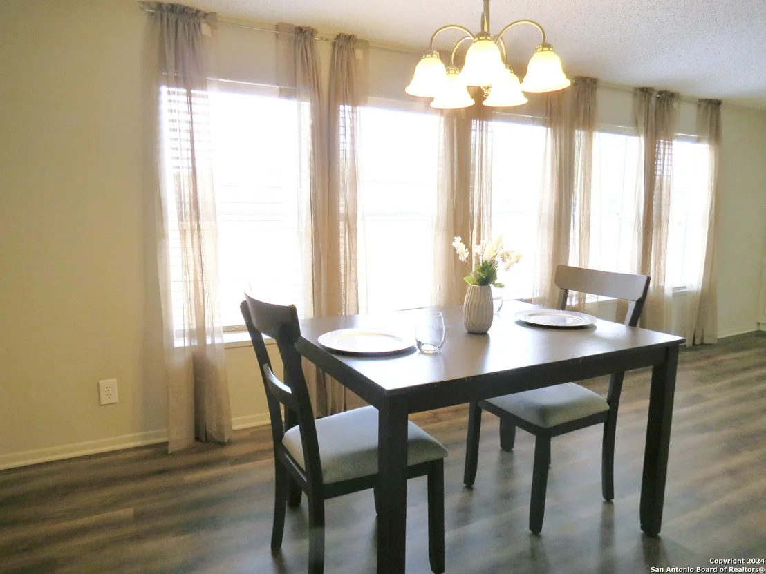 Photo of 315 LORAINE DR