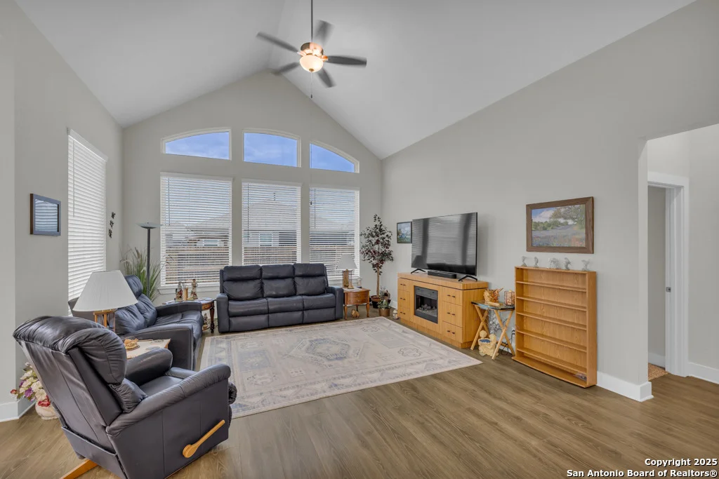 Photo of 929 Rench