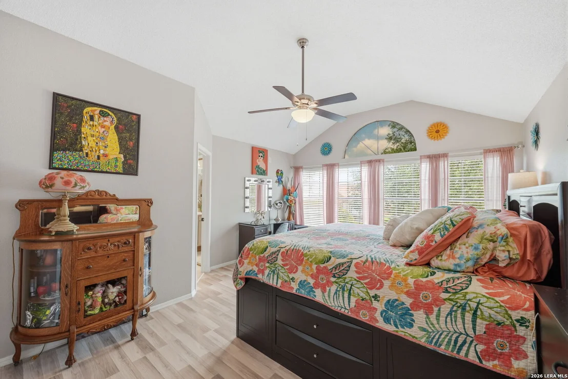 Photo of 302 HORNBEAN LN