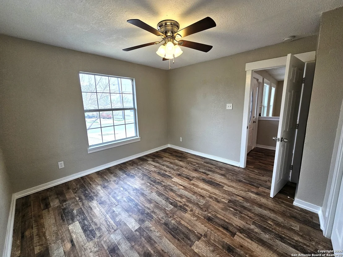 Photo of 4751 Lark