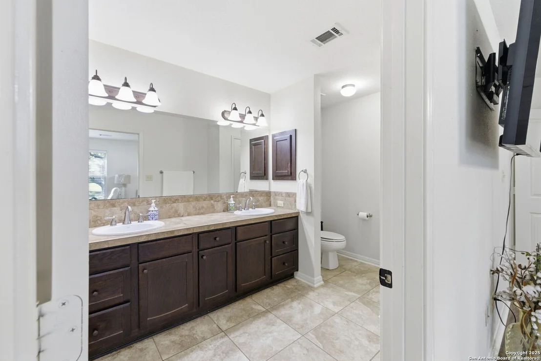 Photo of 2183 Hiline