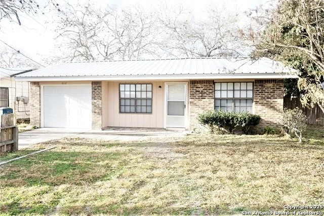 Photo of 602 W Randall