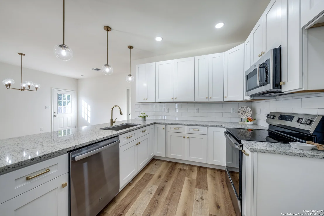 Photo of 5847 TREE VIEW ST
