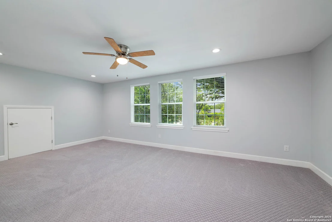 Photo of 210 GLENTOWER DR