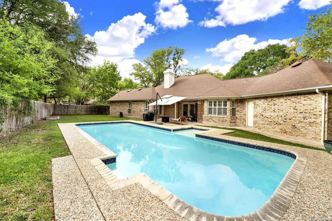 Photo of 1512 OAK TREE CIR