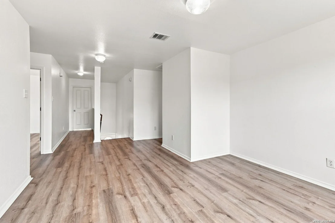 Photo of 934 MAGNOLIA Summit